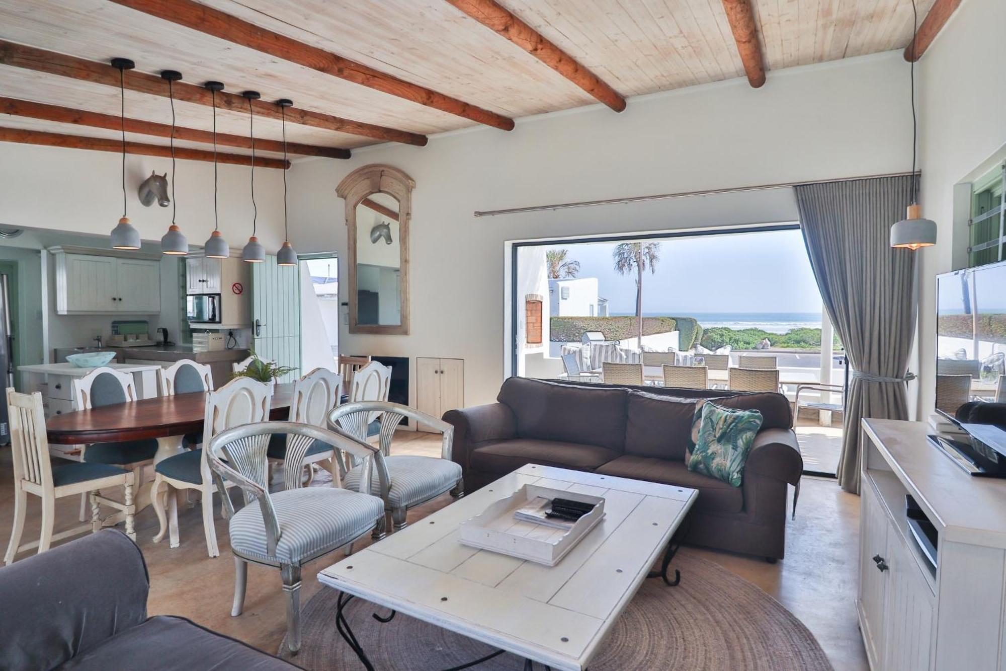 Over The Moon Holiday home Paternoster