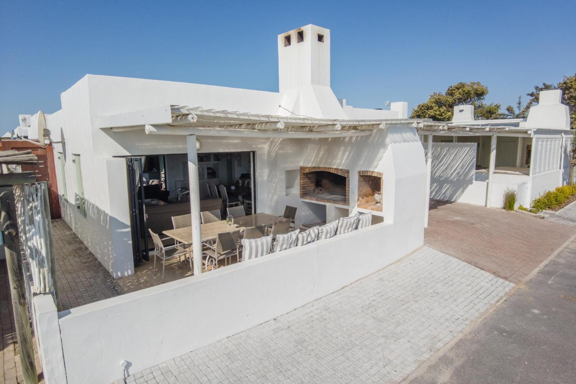 Over The Moon Holiday home Paternoster